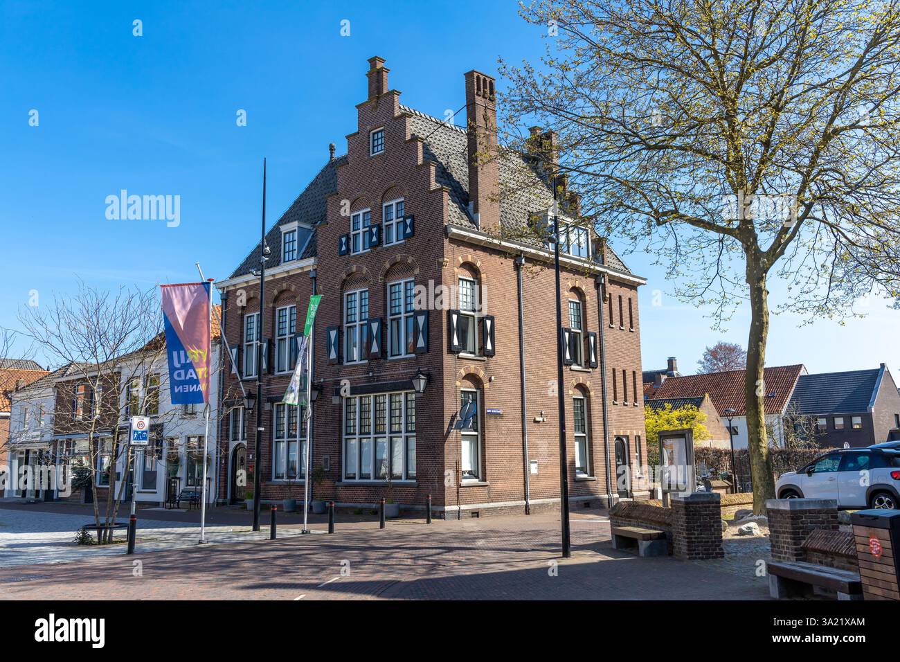 Strada monumentale con case monumentali a Vianen. Foto Stock