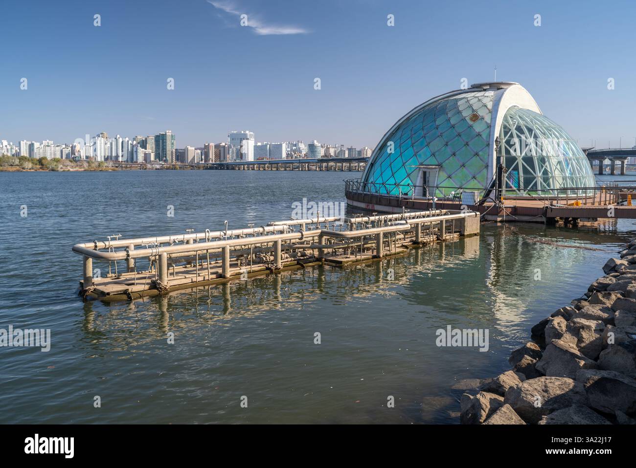 Il fiume Han Hangang e il paesaggio urbano di Seoul, capitale della Corea del Sud, il 27 novembre 2022 Foto Stock