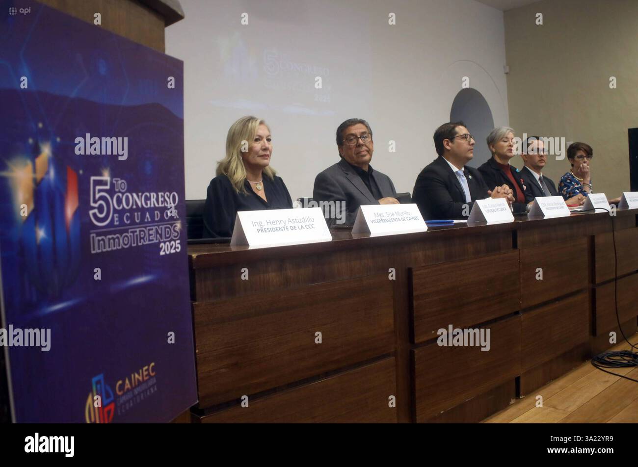 CUENCA LANCIA il 5° Congresso INMOTRENDS Cuenca, Ecuador 11 marzo 2025 presso l'auditorium della vecchia Scuola centrale il lancio del 5° Congresso INMOTRENDS 2025 ecuador Cuenca ospiterà il più grande evento nel settore immobiliare trasformando il futuro del settore con tecnologia 5 0, innovazione e opportunità uniche foto Boris Romoleroux API SOI CUENCA LAUNCHING5TOCONGERSO Foto Stock