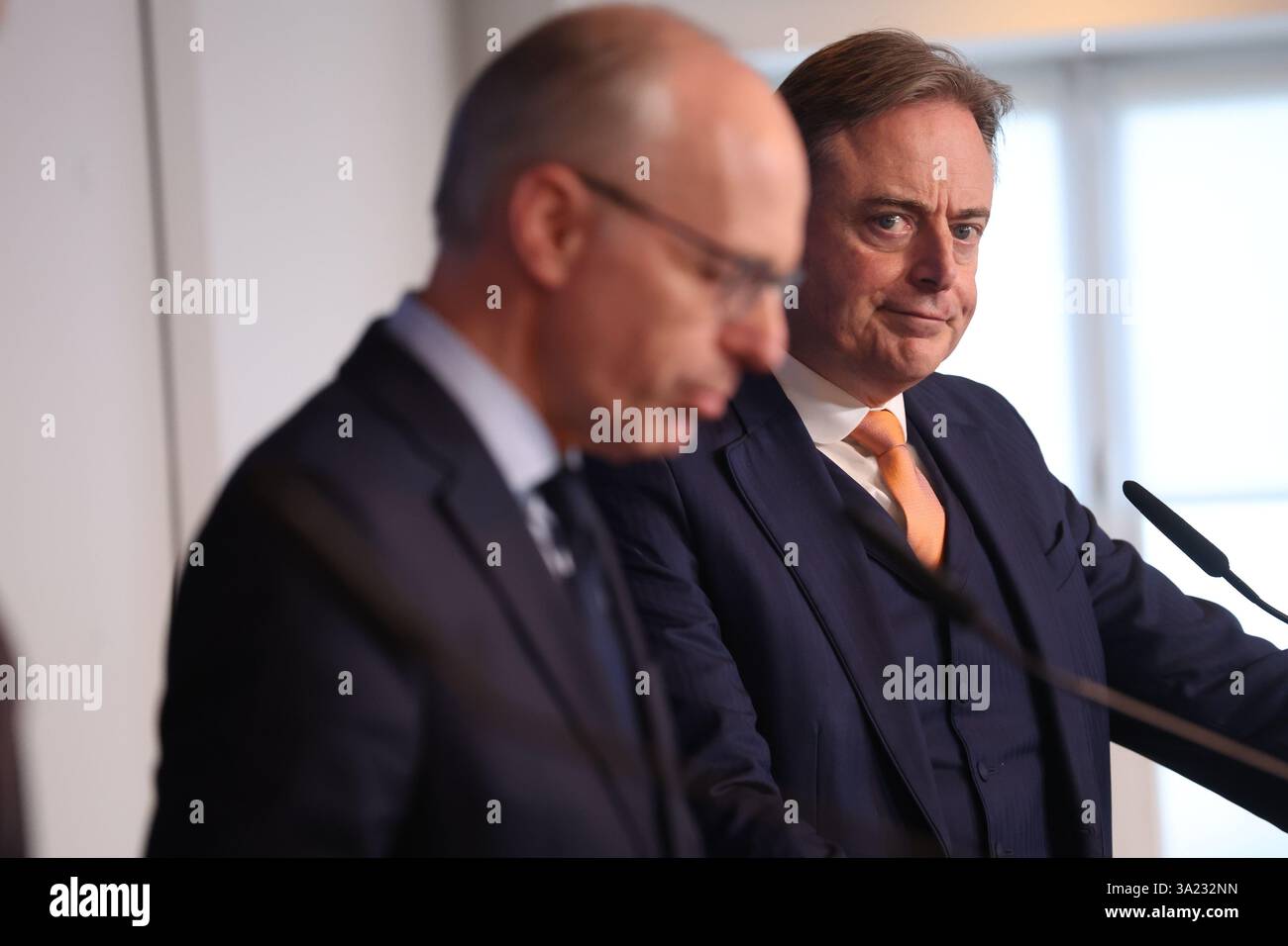 Senningen, Lussemburgo. 11 marzo 2025. Il primo ministro lussemburghese Luc Frieden e il primo ministro Bart De Wever, nella foto di un vertice dei paesi del Benelux, Lussemburgo, Paesi Bassi e Belgio, a Senningen, Lussemburgo. I tre capi di governo discuteranno le principali questioni della politica europea e internazionale. BELGA PHOTO VIRGINIE LEFOUR credito: Belga News Agency/Alamy Live News Foto Stock