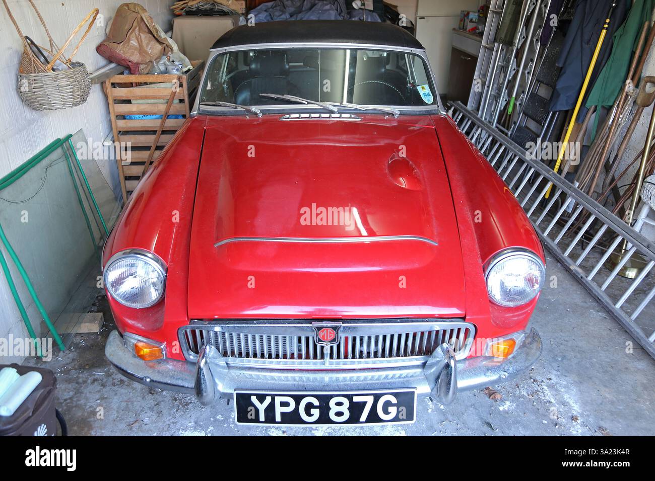 MG C Roadster 3,0 (1969) garage Find, Dorset, Inghilterra, Gran Bretagna, Regno Unito, Regno Unito, Europa Foto Stock