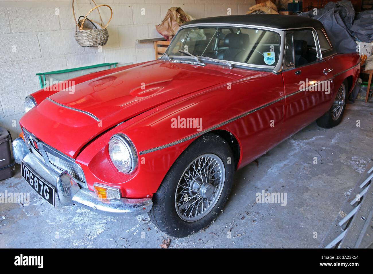 MG C Roadster 3,0 (1969) garage Find, Dorset, Inghilterra, Gran Bretagna, Regno Unito, Regno Unito, Europa Foto Stock