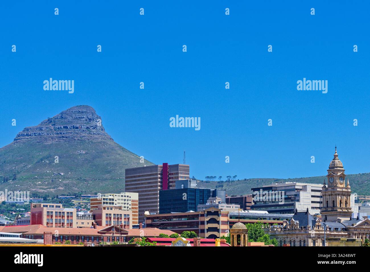 Skyline con la montagna Lions Head, città del Capo, Sudafrica, Africa Foto Stock