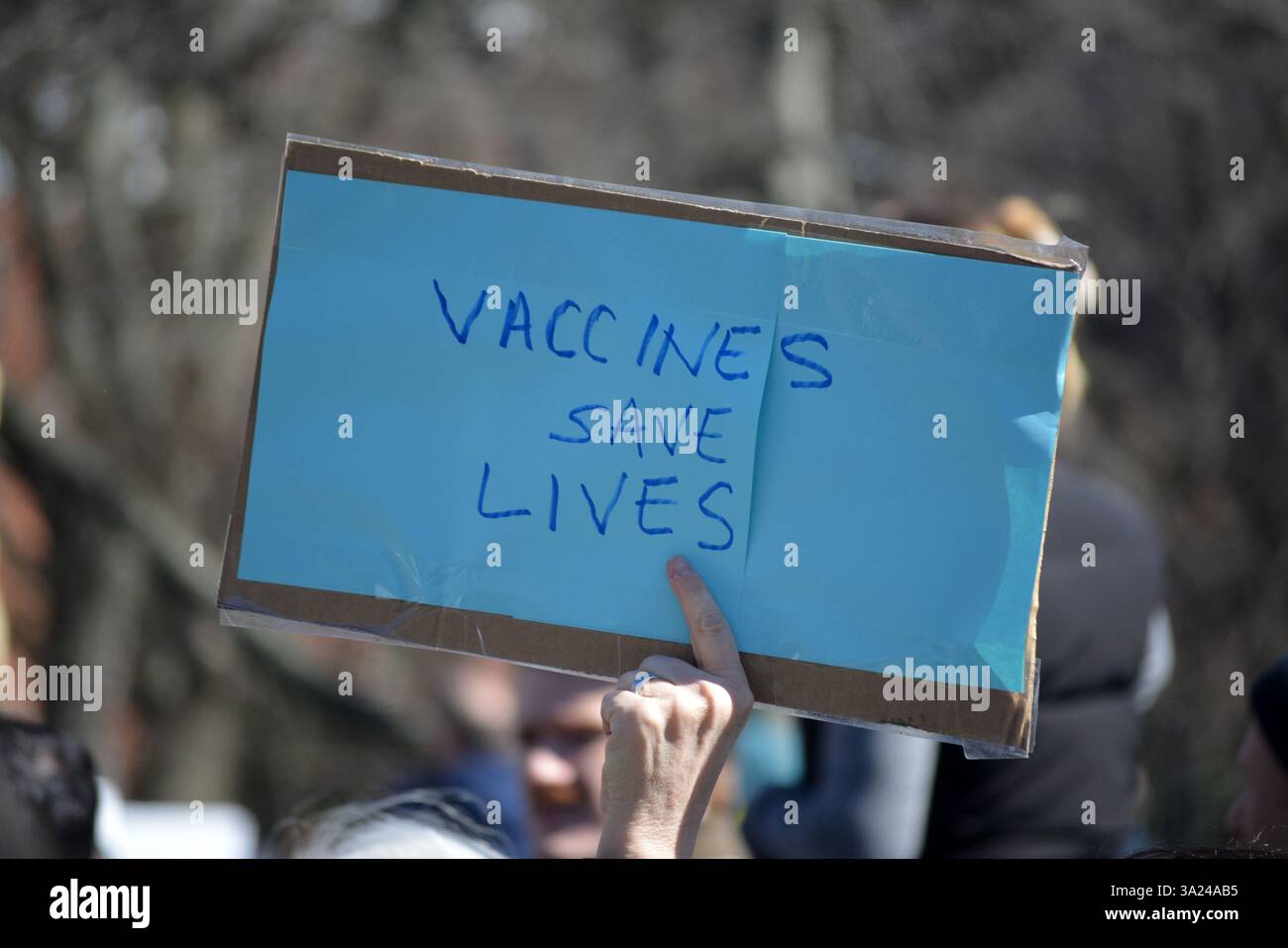 Firma pro-vaccino ad una dimostrazione di Stand Up for Science a Washington Square Park, New York City. Foto Stock