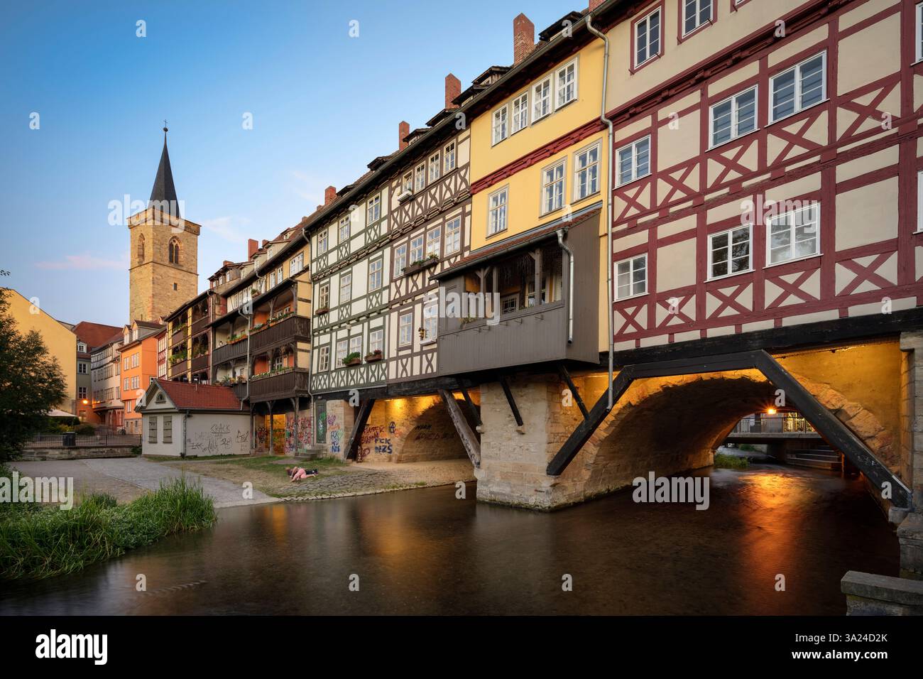Krämerbrücke al crepuscolo, Erfurt, capitale dello stato, libero Stato di Turingia, Germania, Europa Foto Stock