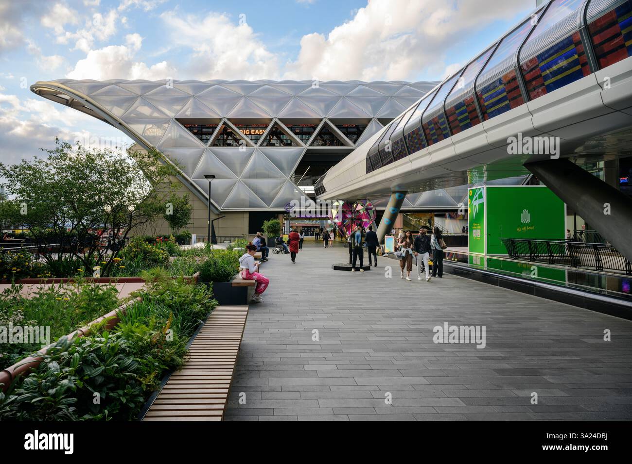 Crossrail Place and Garden, Canary Wharf, Docklands, Tower Hamlets, Isle of Dogs, Londra, Inghilterra, Regno Unito, Regno Unito, Europa, Foster Partners Archite Foto Stock
