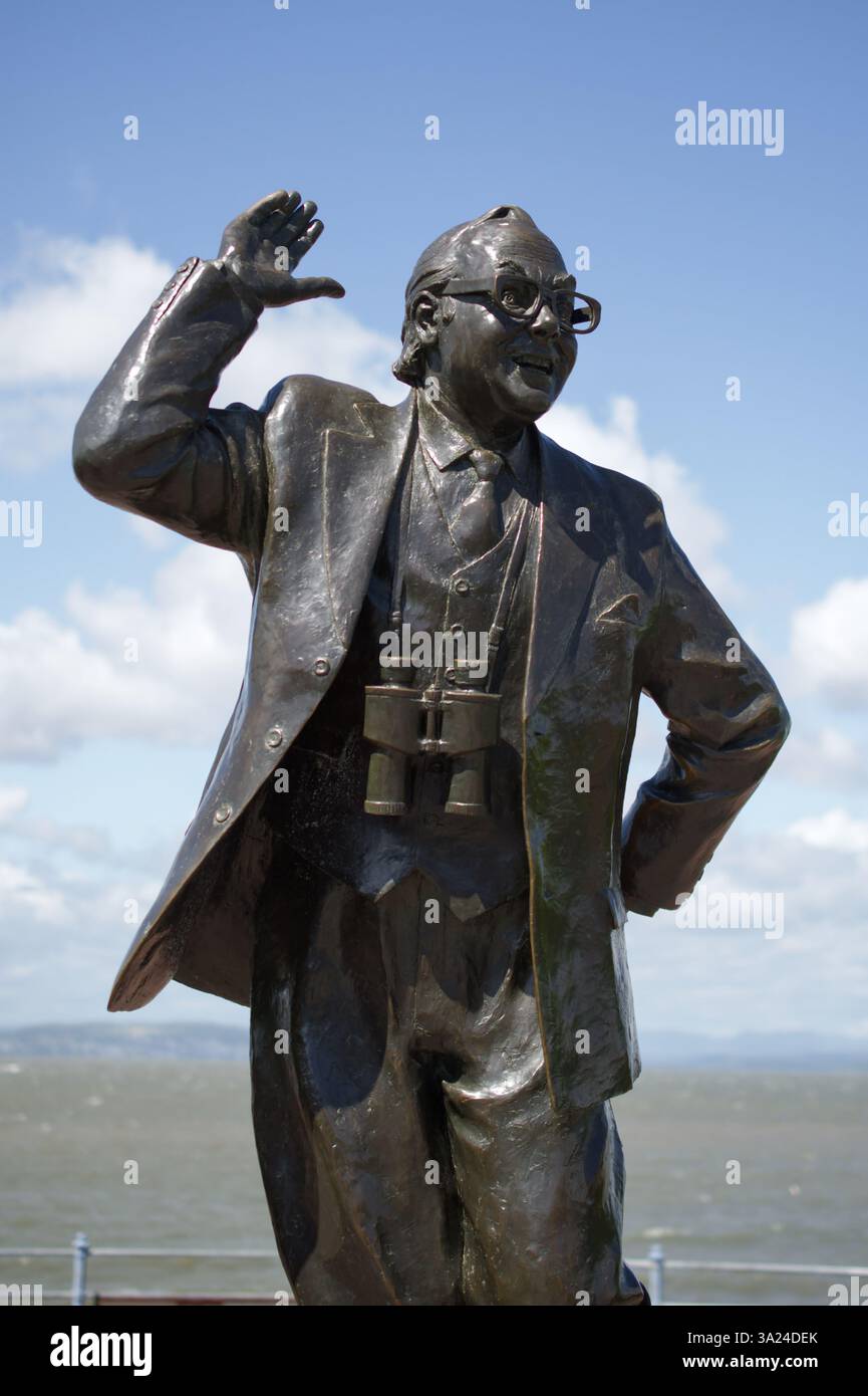 Statua di Eric Morecambe, fronte mare di Morecambe, Lancashire, Inghilterra Foto Stock