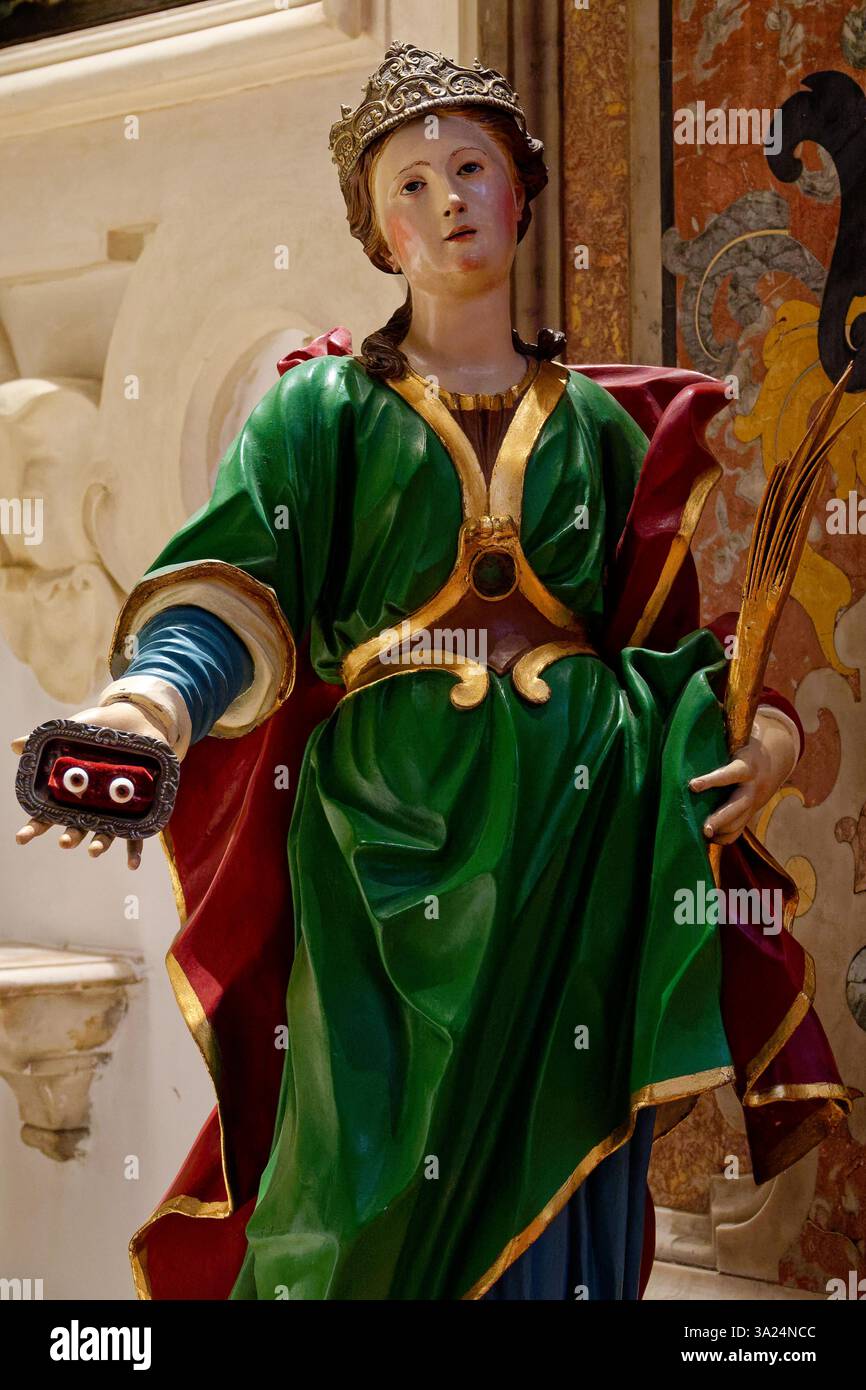 Napoli, ITALIA - 10-25-2024: Statua di Santa Lucia o Sainte Lucie. Santo della Chiesa cattolica romana. Foto Stock