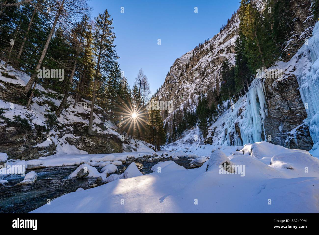 Austria, Tirolo Orientale, Parco Nazionale degli alti Tauri, Gschlösstal, inverno, arrampicata su ghiaccio, Parco del Tirolo Orientale Foto Stock