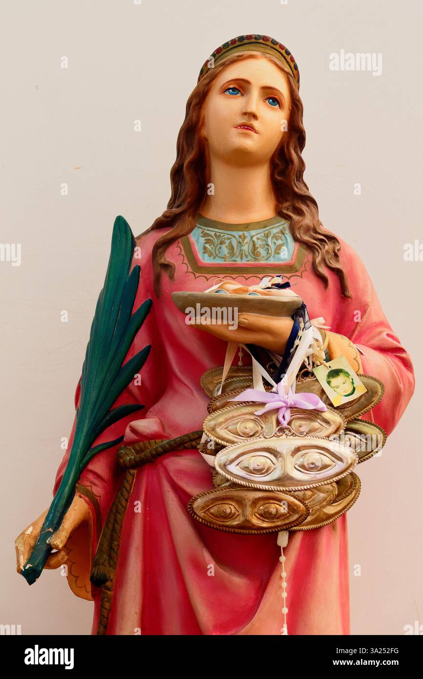 Lentiscosa, ITALIA - 10-30-2024: Statua di Santa Lucia o Sainte Lucie. Santo della Chiesa cattolica romana. Foto Stock