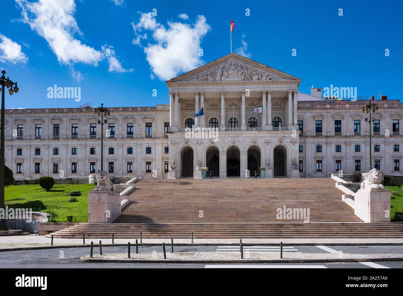 Lisbona, Portogallo. 11 marzo 2025. Sessione plenaria del Parlamento portoghese per discutere il voto di fiducia richiesto dal governo l'11 marzo 2025. Por Foto Stock