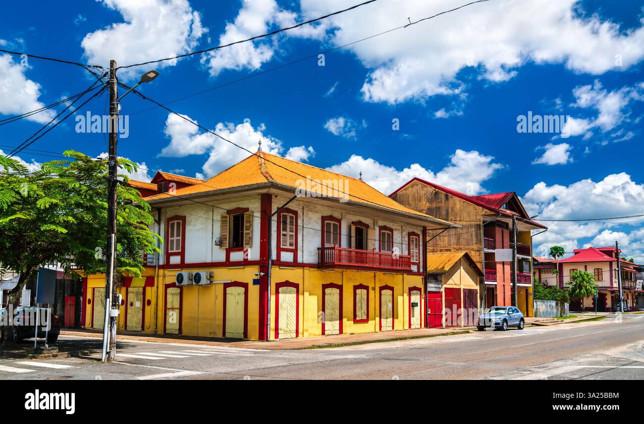 Architettura tipica di Saint-Laurent-du-Maroni, una città della Guiana francese al confine con il Suriname. Sud America Foto Stock