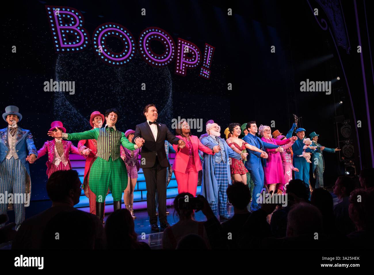 NY. 11 marzo 2025. Aubie Merrylees, Erich Bergen, Anastacia McCleskey, Stephen DeRosa, Jasmine Amy Rogers, Ainsley Melham, Faith Prince, Angelica Hale, Phillip Huber in presenza per il BOOP! THE MUSICAL First Performance Curtain Call, Broadhurst Theatre, New York, NY, 11 marzo, 2025. crediti: Simon Lindenblatt/Everett Collection/Alamy Live News Foto Stock
