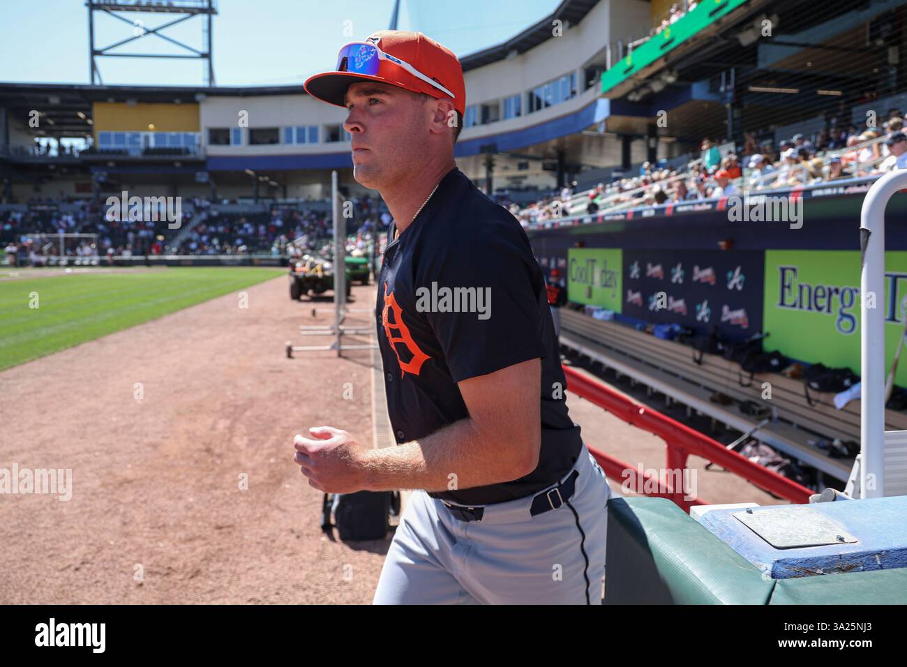 North Port FL USA; l'interbase dei Detroit Tigers Kevin McGonigle (85) si dirige in campo prima di una partita di allenamento primaverile della MLB contro gli Atlanta Braves al CoolToday Park. I Tigers batterono i Braves per 3-1. (Kim Hukari/immagine dello sport) Foto Stock