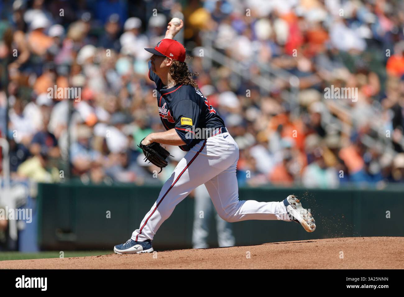 North Port FL USA; il lanciatore degli Atlanta Braves Grant Holmes (66) lancia un campo durante una partita di allenamento primaverile della MLB contro i Detroit Tigers al CoolToday Park. I Tigers batterono i Braves per 3-1. (Kim Hukari/immagine dello sport) Foto Stock