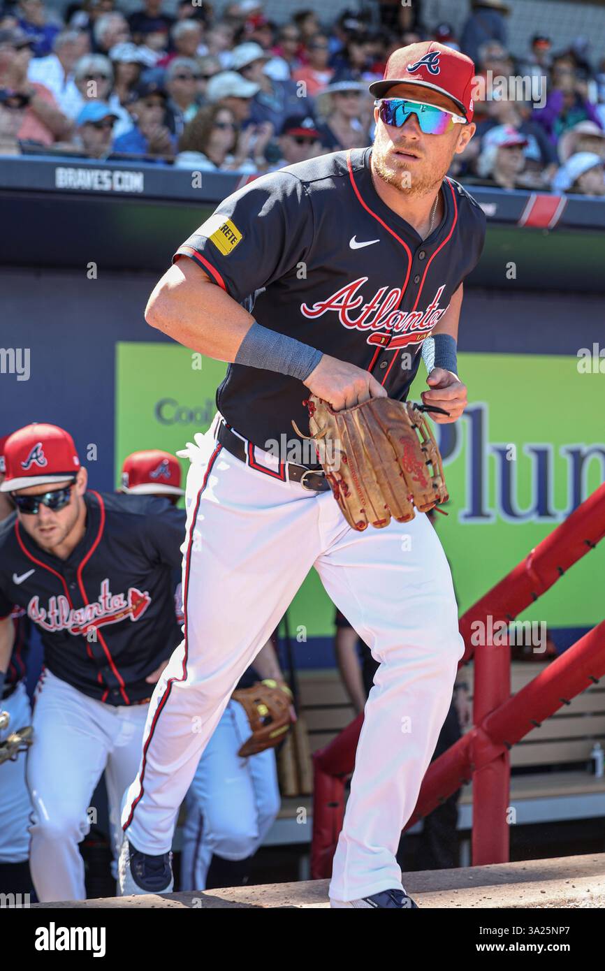 North Port FL USA; l'esterno degli Atlanta Braves Jarred Kelenic (24) va in campo prima di una partita primaverile della MLB contro i Detroit Tigers al CoolToday Park. I Tigers batterono i Braves per 3-1. (Kim Hukari/immagine dello sport) Foto Stock