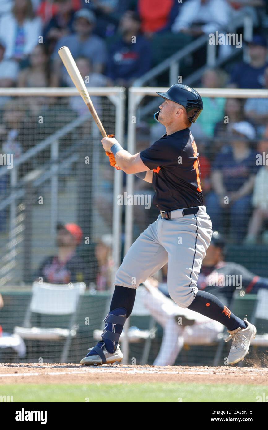 North Port FL USA; la terza base dei Detroit Tigers Jace Jung (17) fa ritorno sul campo destro durante una partita di allenamento primaverile della MLB contro gli Atlanta Braves al CoolToday Park. I Tigers batterono i Braves per 3-1. (Kim Hukari/immagine dello sport) Foto Stock