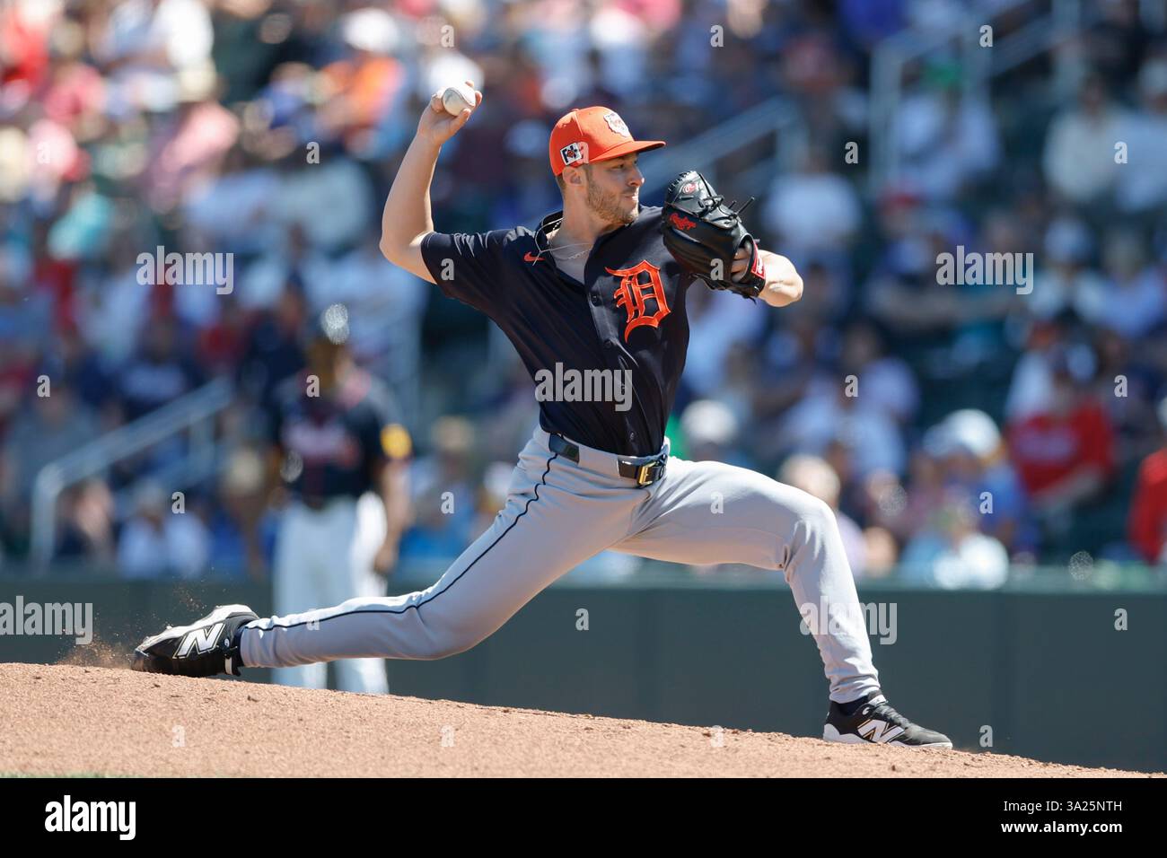 North Port FL USA; il lanciatore dei Detroit Tigers Brendan White (52) lancia un campo durante una partita di allenamento primaverile della MLB contro gli Atlanta Braves al CoolToday Park. I Tigers batterono i Braves per 3-1. (Kim Hukari/immagine dello sport) Foto Stock
