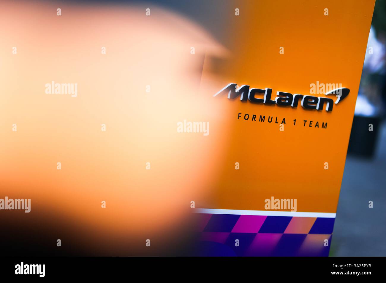 McLaren F1 Team, illustrazione del logo durante il Gran Premio d'Australia Louis Vuitton di Formula 1 2025, 1° round del Campionato del mondo di Formula 1 FIA 2025 dal 14 al 16 marzo 2025 sull'Albert Park Grand Prix Circuit di Melbourne, Australia Foto Stock