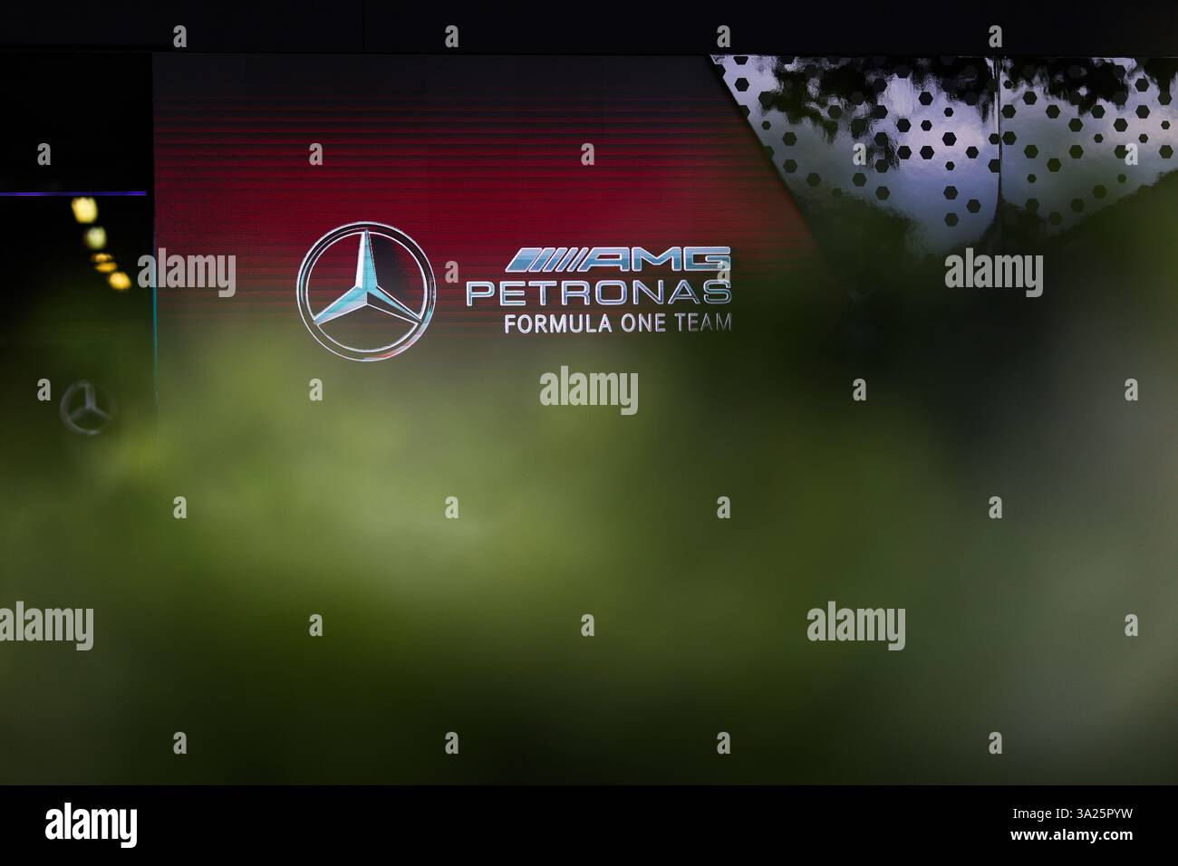 Mercedes AMG F1 Team, illustrazione del logo durante il Gran Premio d'Australia Louis Vuitton di Formula 1 2025, 1° round del Campionato del mondo di Formula 1 FIA 2025 dal 14 al 16 marzo 2025 sul circuito Albert Park Grand Prix di Melbourne, Australia Foto Stock