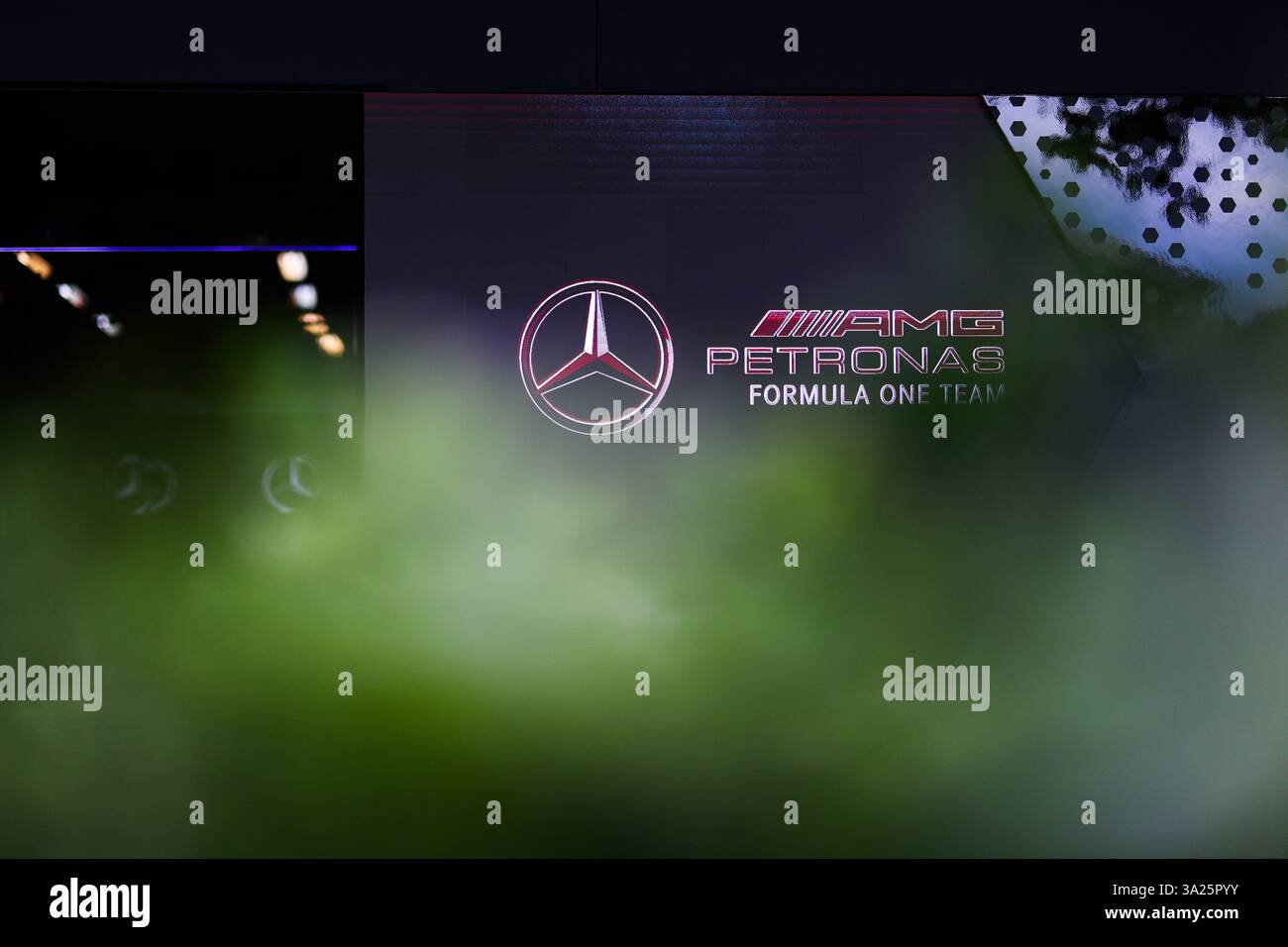 Mercedes AMG F1 Team, illustrazione del logo durante il Gran Premio d'Australia Louis Vuitton di Formula 1 2025, 1° round del Campionato del mondo di Formula 1 FIA 2025 dal 14 al 16 marzo 2025 sul circuito Albert Park Grand Prix di Melbourne, Australia Foto Stock