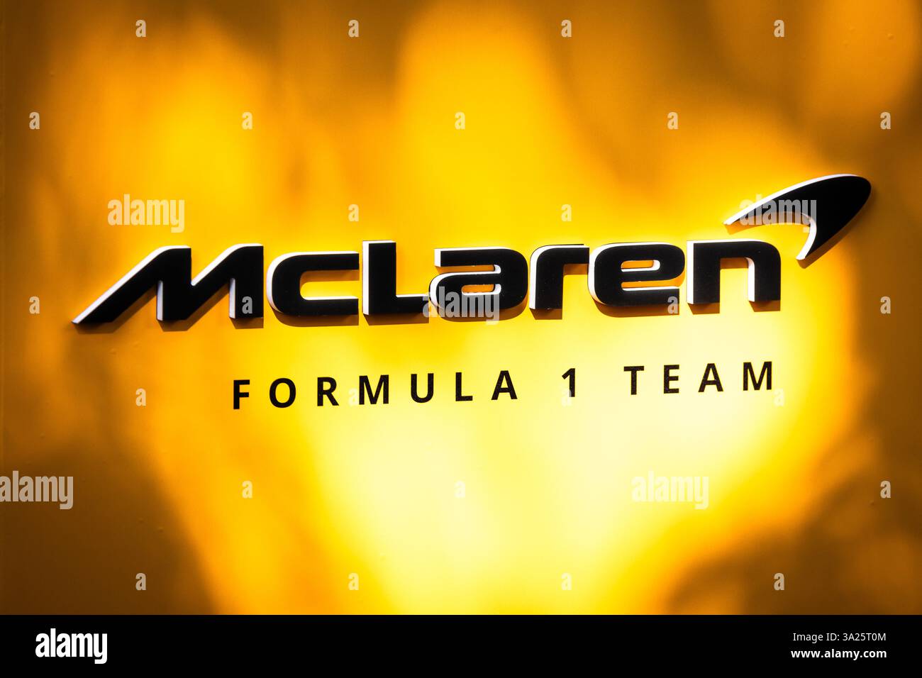 Melbourne, Australia. 12 marzo 2025. Logo McLaren. 12.03.2025. Formula 1 World Championship, Rd 1, Australian Grand Prix, Albert Park, Melbourne, Australia, giornata di preparazione. Il credito fotografico dovrebbe essere: XPB/Alamy Live News. Foto Stock
