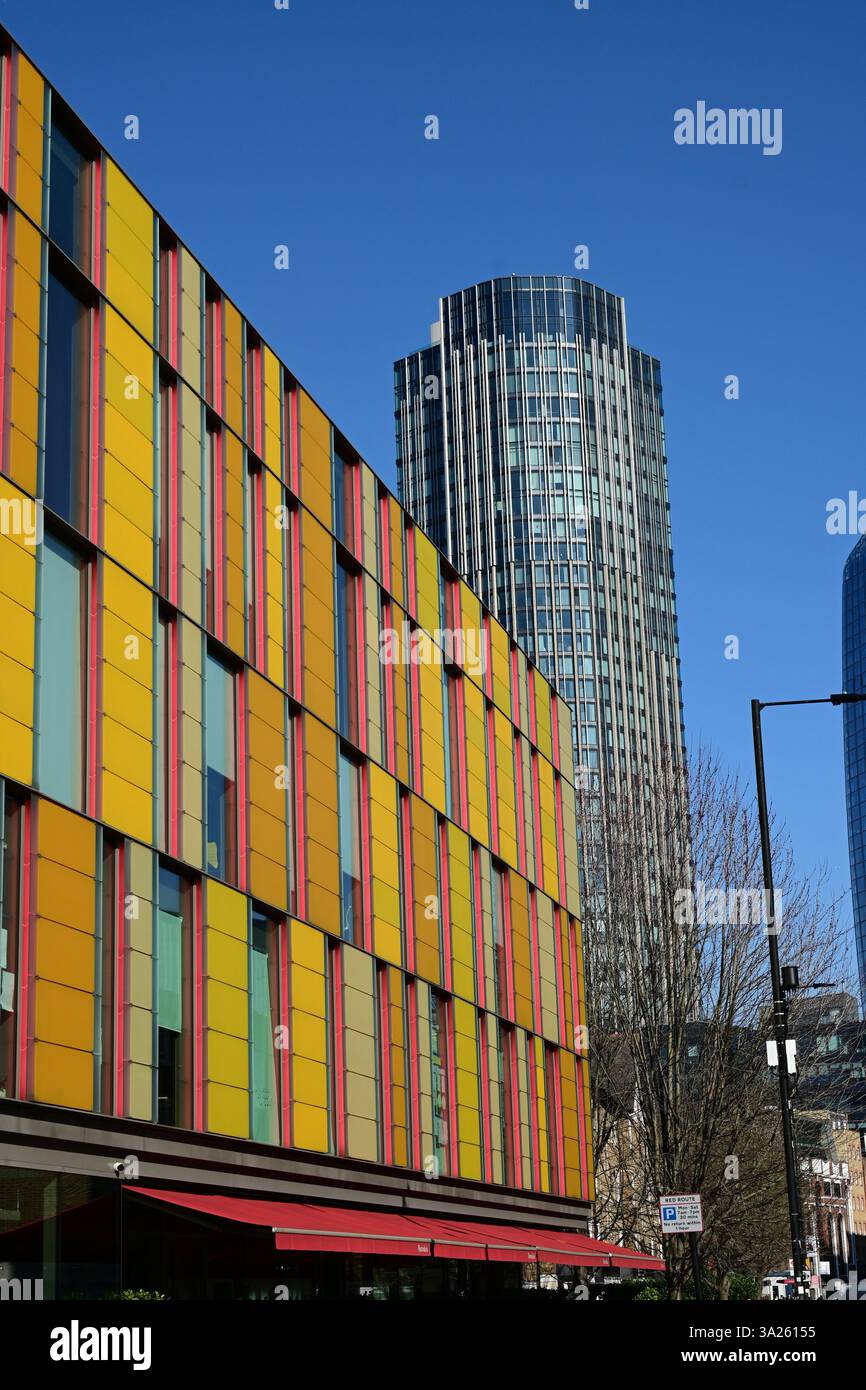 Edificio colorato in Stamford Street con moderno edificio a torre sul retro, Londra, Inghilterra, Regno Unito Foto Stock