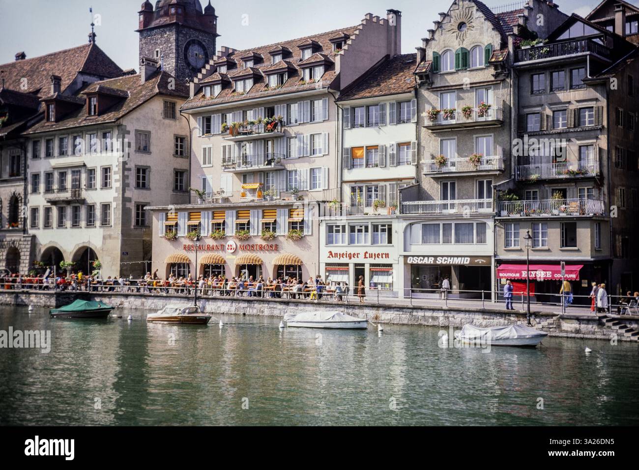 Una foto d'epoca di una città europea sul lungomare Foto Stock