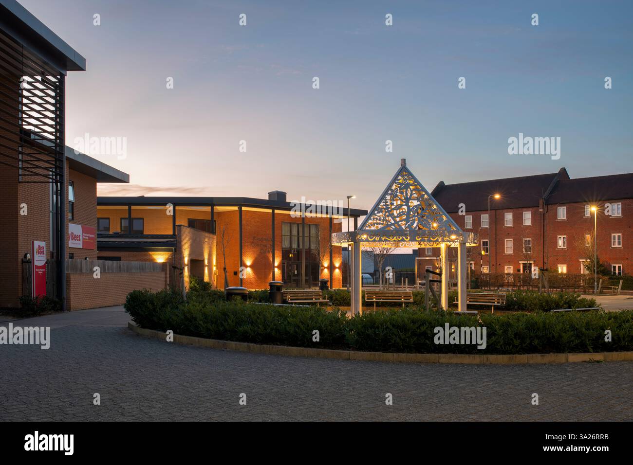 Kingsmere Community Centre all'alba. Bicester. Oxfordshire.Inghilterra. Foto Stock