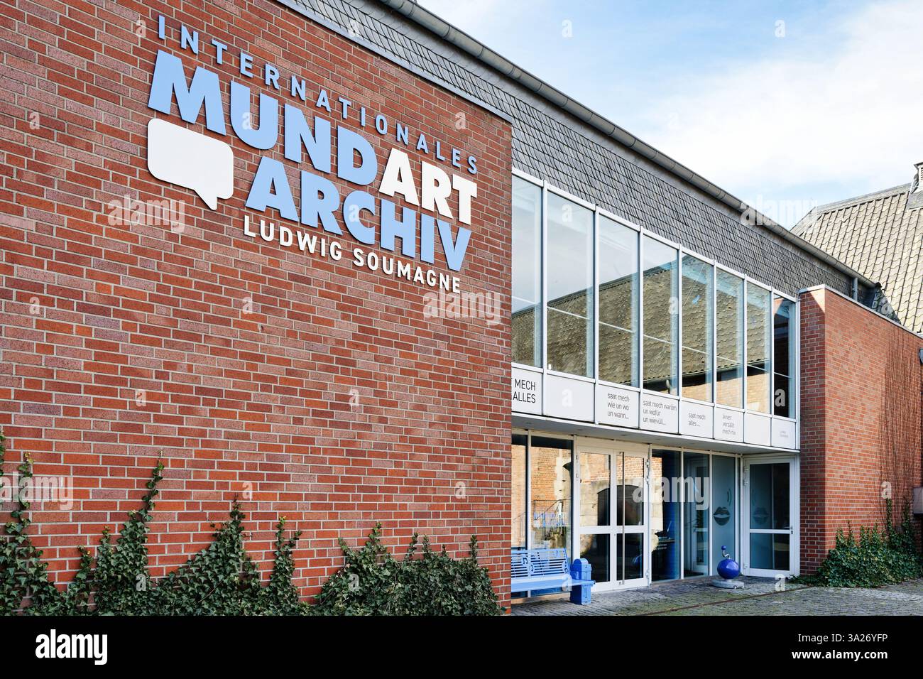 Zons, Germania 06 marzo 2025: Costruzione dell'Archivio internazionale dialettale "Ludwig Soumagne" Centro di ricerca per la letteratura dialettale tedesca in Foto Stock