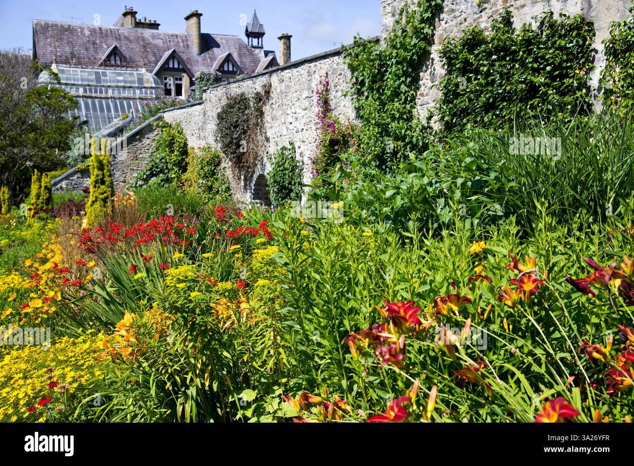 Regno Unito, storia, architettura, collezione del castello di Galles, fortificazioni, antichi, giardini, spiagge, fiumi, attività all'aperto, giardini murati, stagni, fontane. Foto Stock