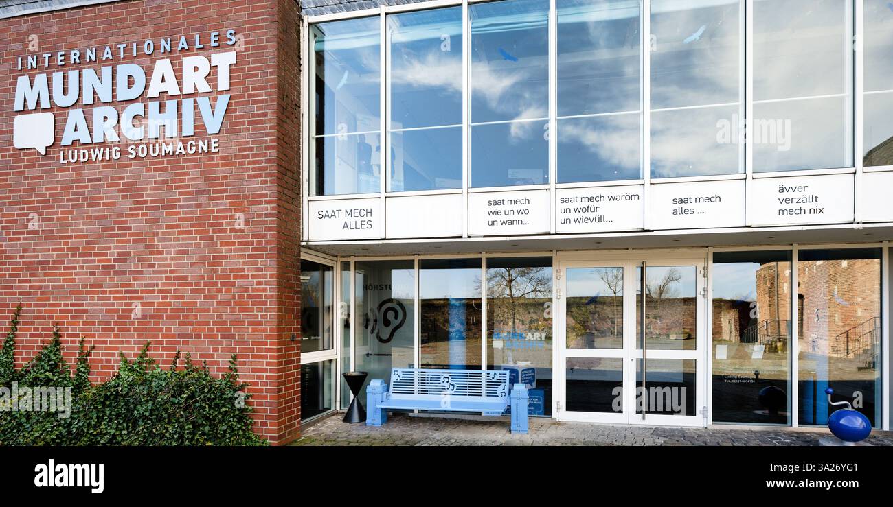 Zons, Germania 06 marzo 2025: Costruzione dell'Archivio internazionale dialettale "Ludwig Soumagne" Centro di ricerca per la letteratura dialettale tedesca in Foto Stock