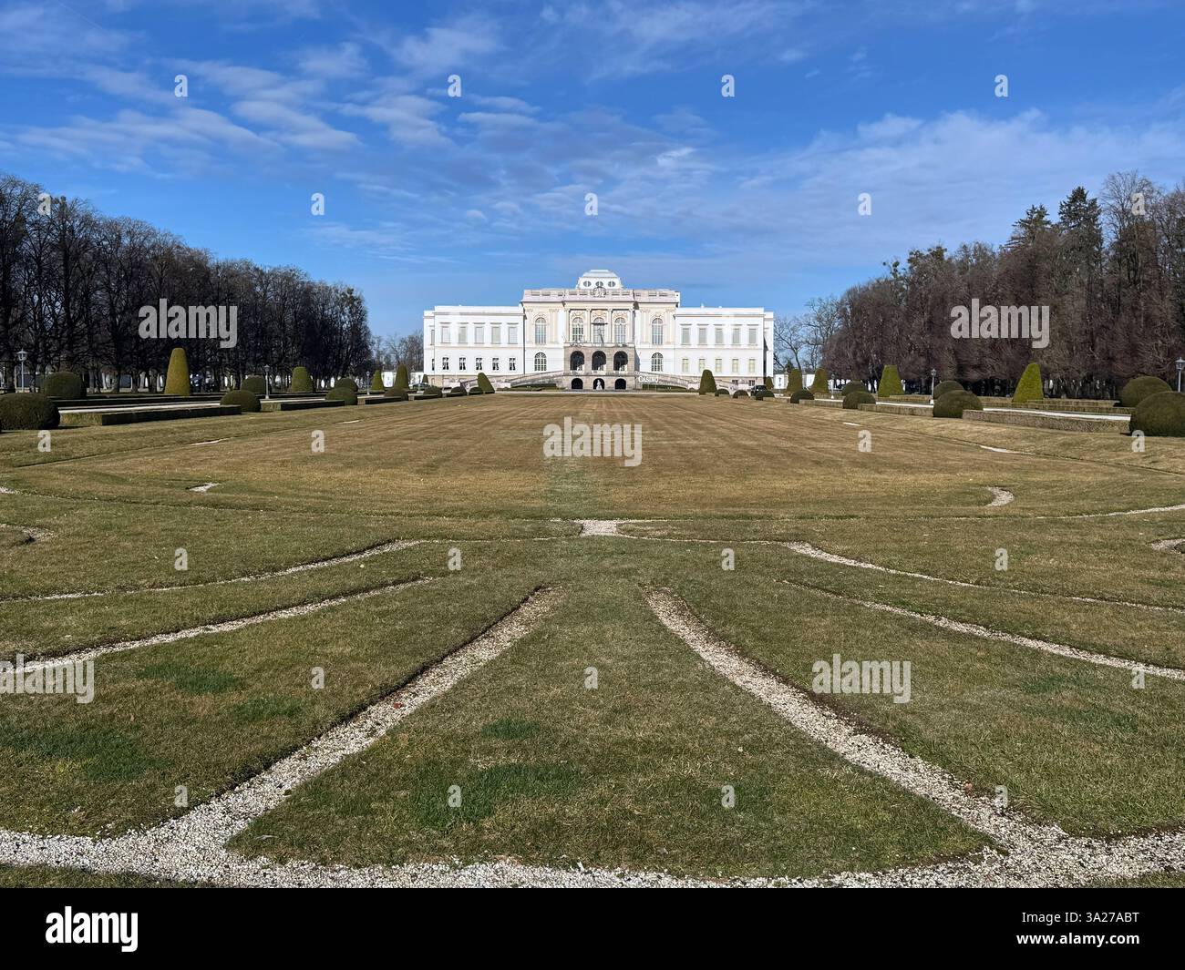 11.03.2025 xsvx, Tourismus Salzburg Casino Salzburg Schloss Kleßheim in Wals Das Casino Salzburg im Barockschloss Klessheim ist eine einzigartige Welt, in der sich alles um Unterhaltung, Spannung und das Glück dreht. Hier erwartet dich ein breites internationales Spielangebot, darunter American Roulette, Easy Roulette, Poker, Black Jack sowie eine Auswahl an Spielautomaten. Ristorante, Park Wals *** 11 03 2025 xsvx, Tourismus Salzburg Casino Salzburg Schloss Kleßheim a Wals il Casino Salzburg nel barocco Schloss Klessheim è un mondo unico dove tutto ruota intorno all'intrattenimento, ad esempio Foto Stock 11.03.2025 xsvx, Tourismus Salzburg Casino Salzburg Schloss Kleßheim in Wals Das Casino Salzburg im Barockschloss Klessheim ist eine einzigartige Welt, in der sich alles um Unterhaltung, Spannung und das Glück dreht. Hier erwartet dich ein breites internationales Spielangebot, darunter American Roulette, Easy Roulette, Poker, Black Jack sowie eine Auswahl an Spielautomaten. Ristorante, Park Wals *** 11 03 2025 xsvx, Tourismus Salzburg Casino Salzburg Schloss Kleßheim a Wals il Casino Salzburg nel barocco Schloss Klessheim è un mondo unico dove tutto ruota intorno all'intrattenimento, ad esempio Foto Stock