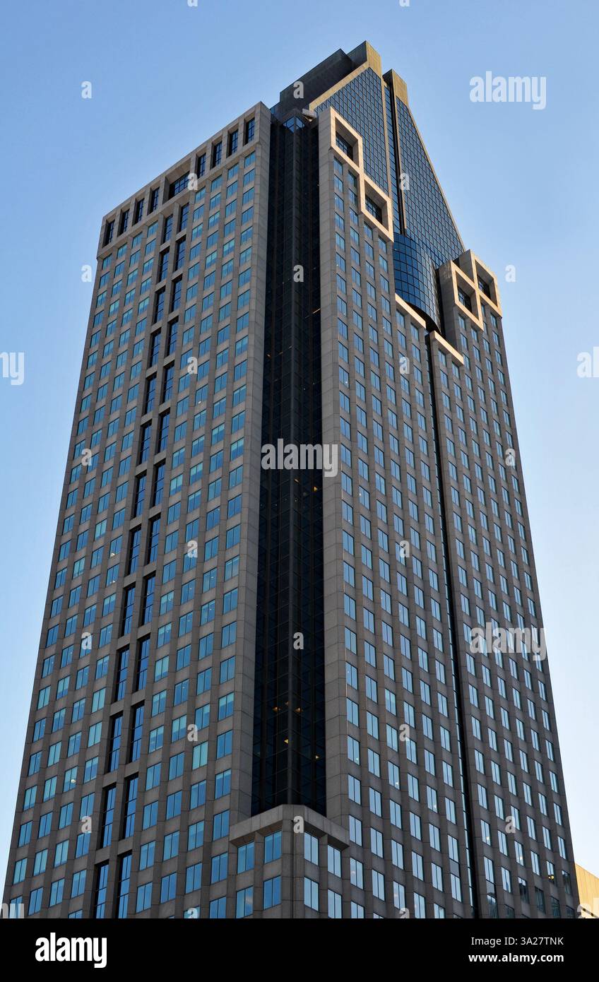 Il grattacielo che prende il nome dal suo indirizzo al 1000 de la Gauchetière nel centro di Montreal è stato completato nel 1992 ed è uno degli edifici più alti della città. Foto Stock