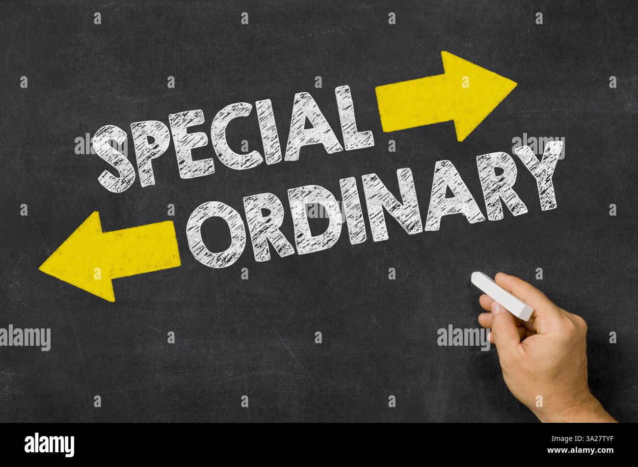 Speciale o ordinario scritto su una lavagna Foto Stock