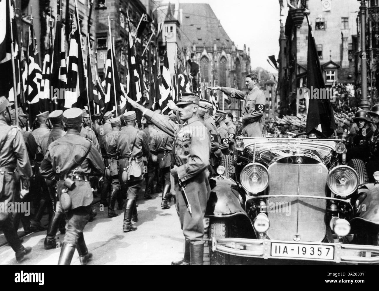 Anni '30Archivio StoricoOlycom/LapresseAdolf Hitler (Braunau am Inn, 20 aprile 1889 – Berlino, 30 aprile 1945), è stato un politico austriaco naturalizzato tedesco, fu cancelliere del Reich in Germania dal 1933 e Führer dal 1934, instaurando un regime dittatoriale alla sua morte nel 1945.capo del Partito Nalsocialista tedesco, movimento del popolo dei nazionalore del potere del nazionalista 30, 2025 80. Hitler assiste ad una par Foto Stock Anni '30Archivio StoricoOlycom/LapresseAdolf Hitler (Braunau am Inn, 20 aprile 1889 – Berlino, 30 aprile 1945), è stato un politico austriaco naturalizzato tedesco, fu cancelliere del Reich in Germania dal 1933 e Führer dal 1934, instaurando un regime dittatoriale alla sua morte nel 1945.capo del Partito Nalsocialista tedesco, movimento del popolo dei nazionalore del potere del nazionalista 30, 2025 80. Hitler assiste ad una par Foto Stock