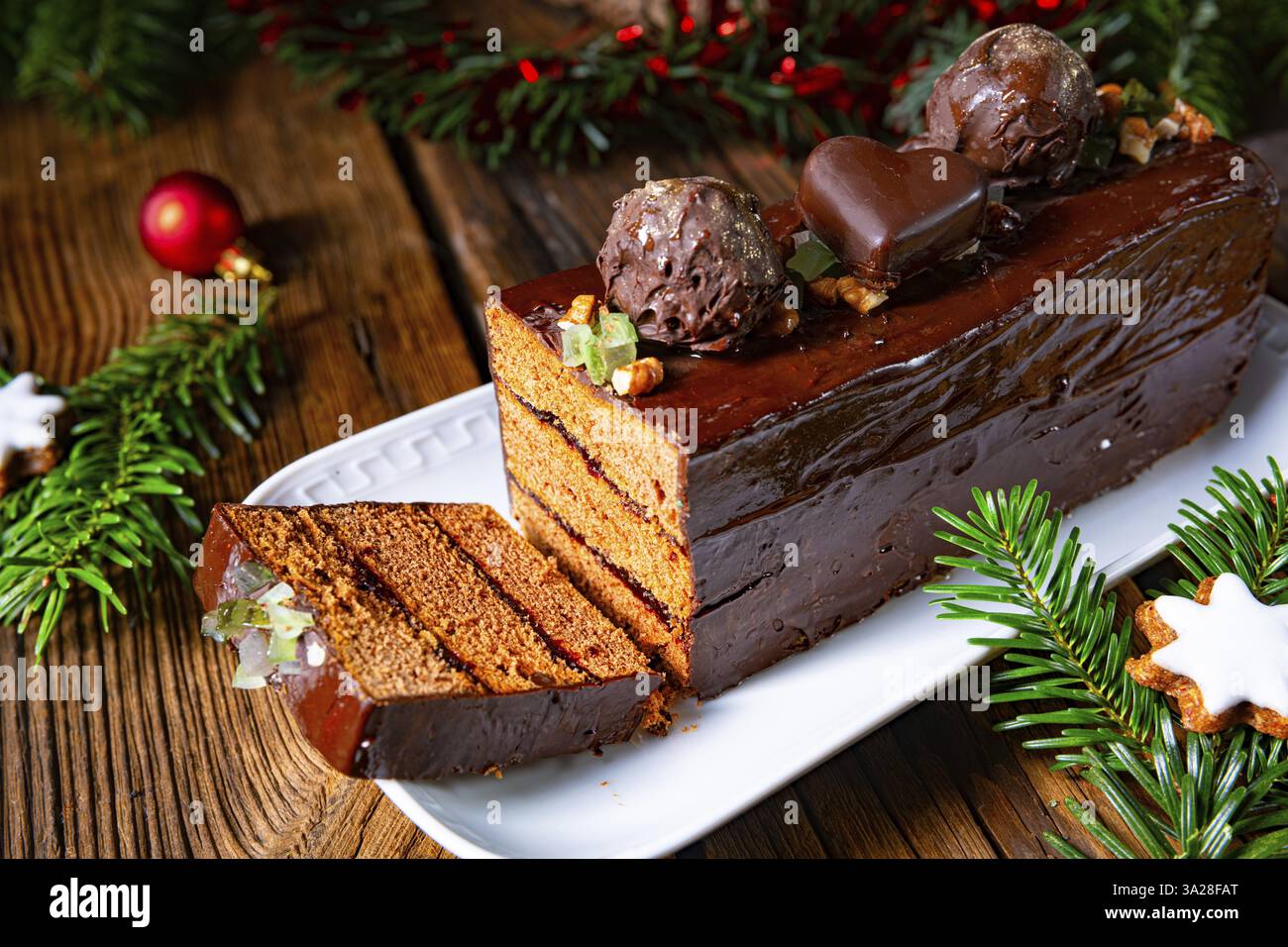 Pan di zenzero di Natale riempito di marmellata Foto Stock