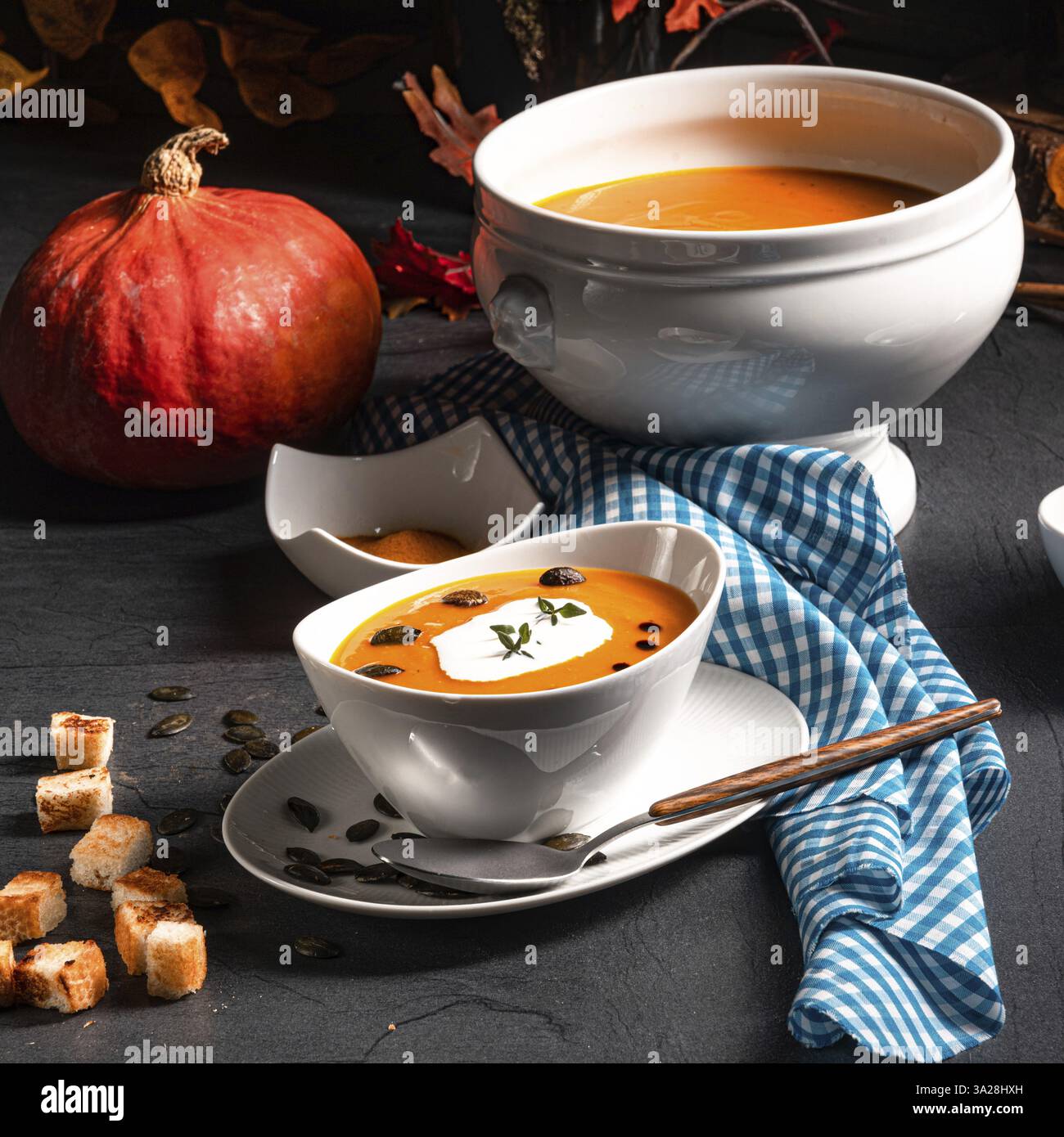 Deliziosa zuppa di zucca con latte di cocco Foto Stock