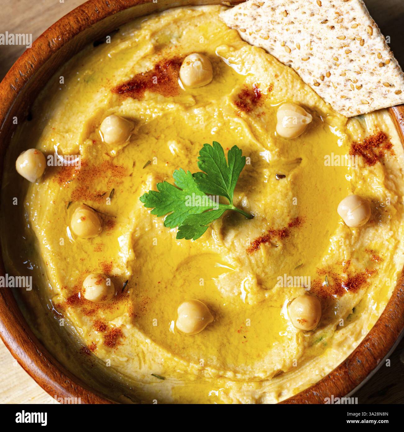 Deliziosa pasta di hummus con limone e peperoncino Foto Stock