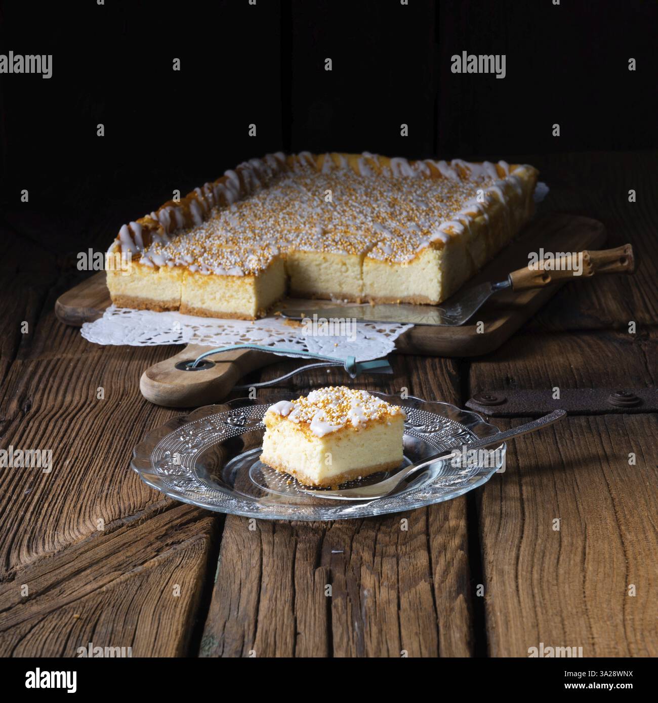 Succulenta cheesecake di stagno con briciole Foto Stock