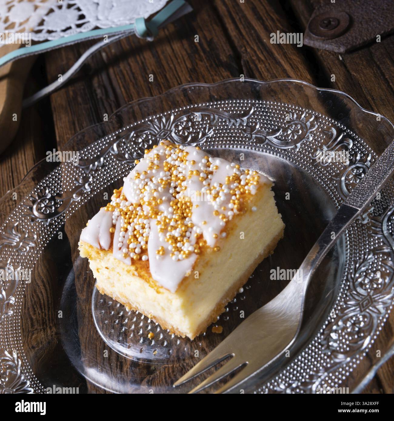 Succulenta cheesecake di stagno con briciole Foto Stock