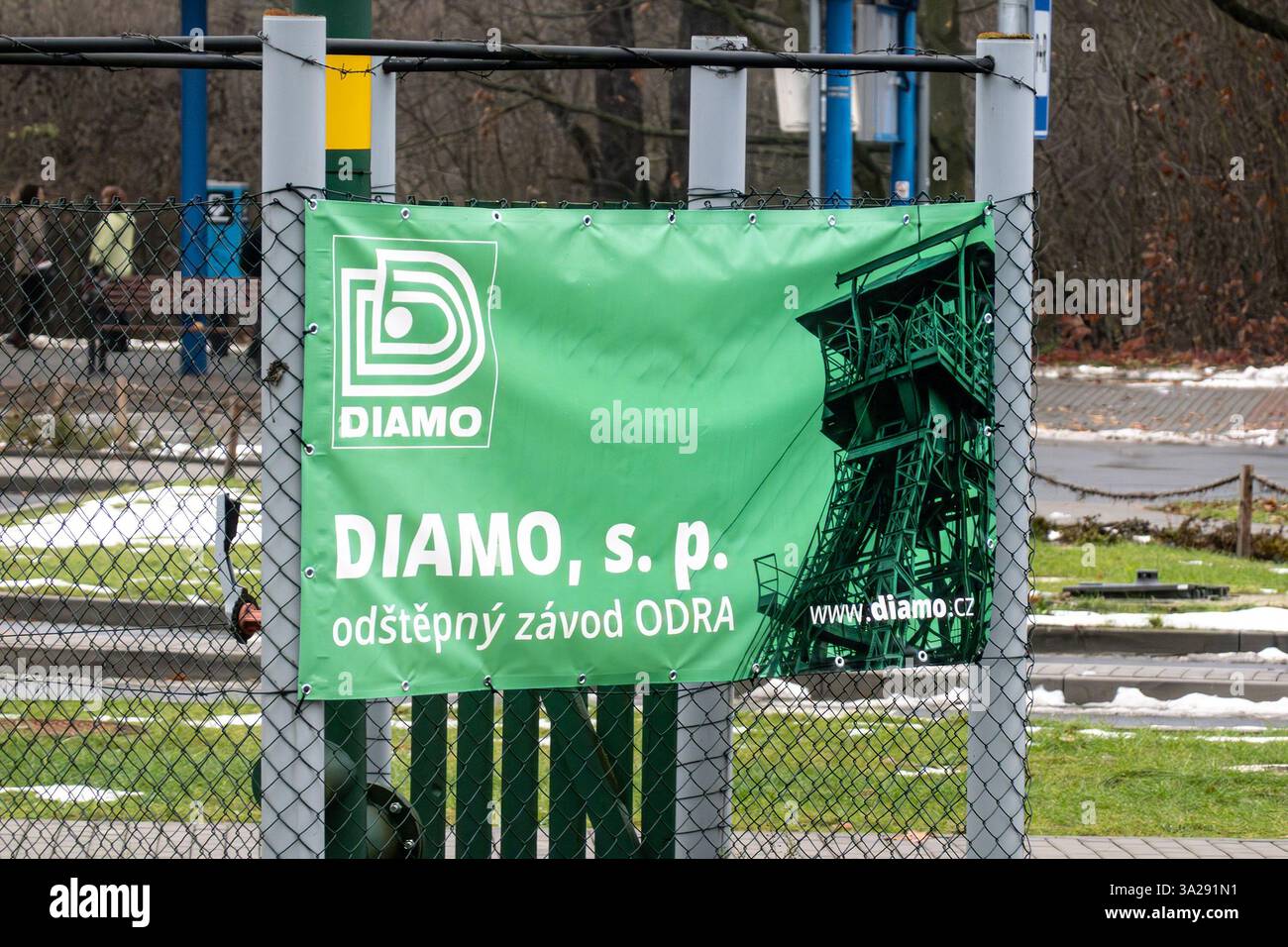 OSTRAVA, REPUBBLICA CECA - 14 DICEMBRE 2023: Bandiera della società Diaomo che recultivano ex siti minerari in Cechia Foto Stock