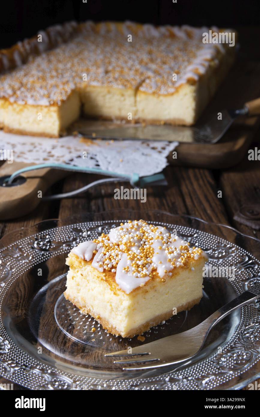 Succulenta cheesecake di stagno con briciole Foto Stock