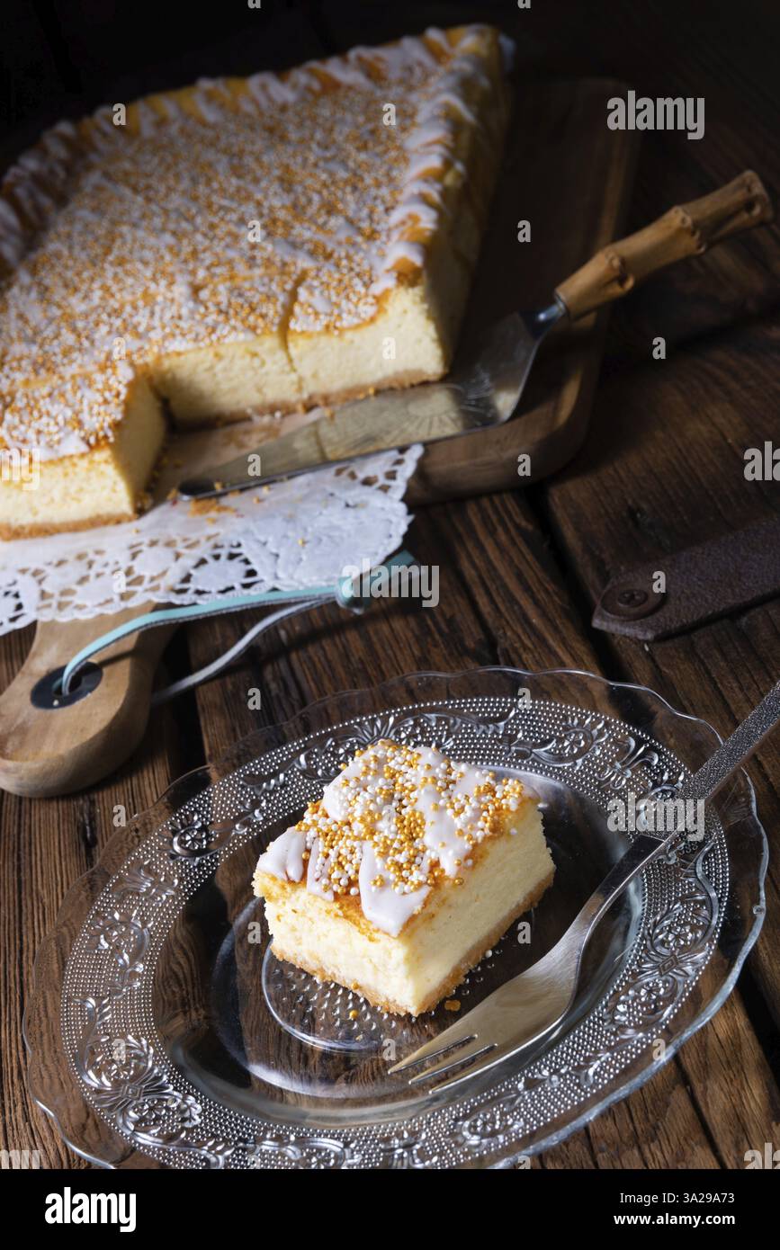 Succulenta cheesecake di stagno con briciole Foto Stock