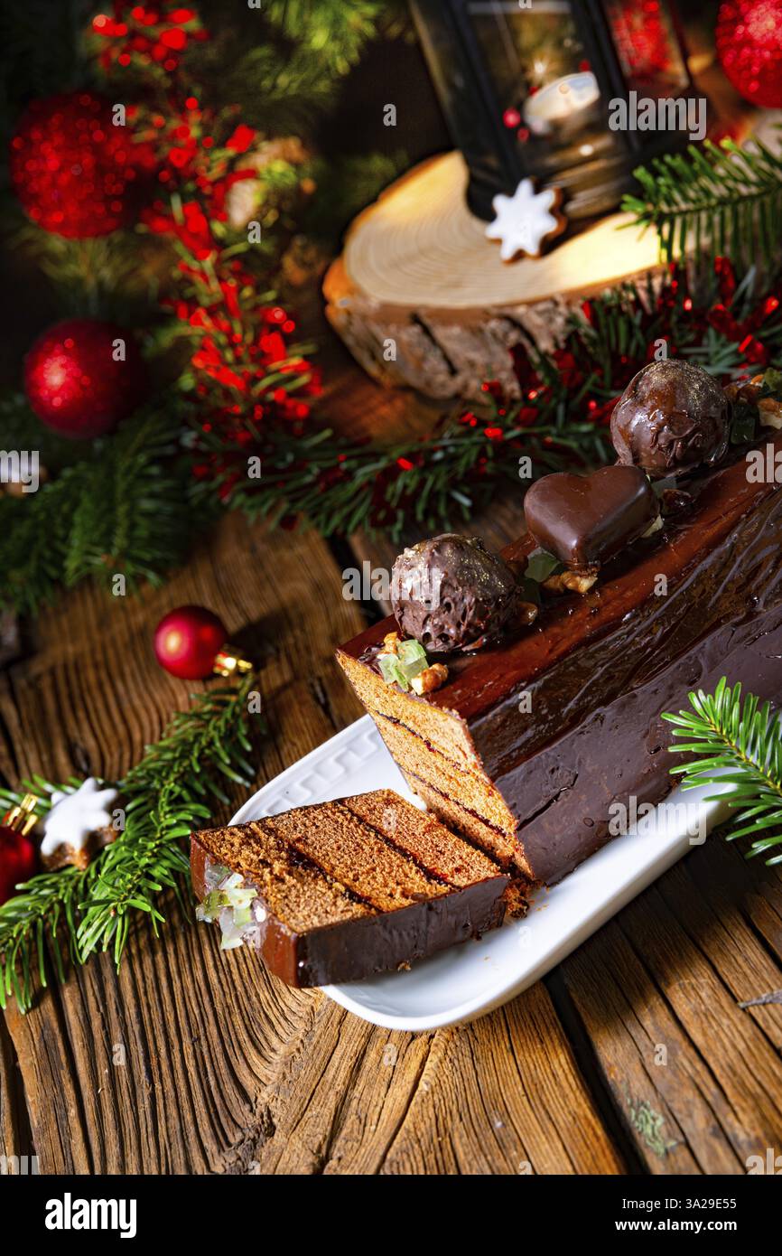 Pan di zenzero di Natale riempito di marmellata Foto Stock