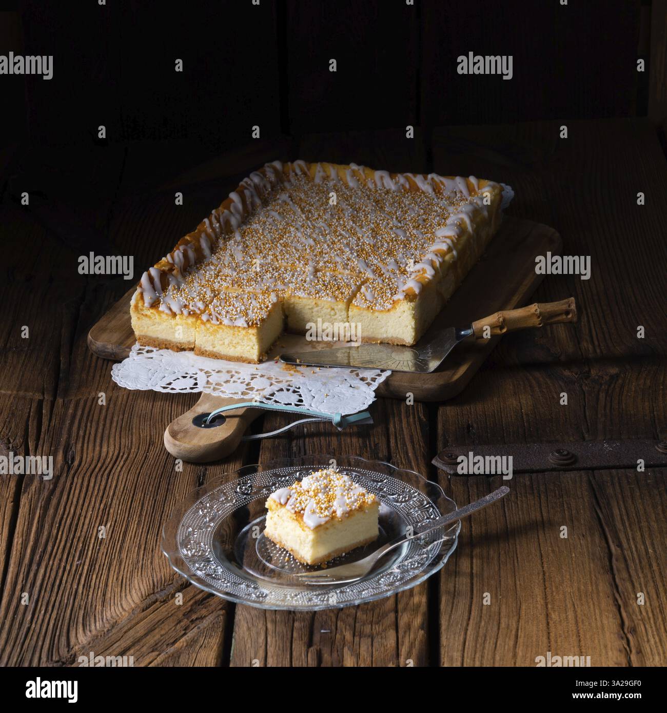 Succulenta cheesecake di stagno con briciole Foto Stock