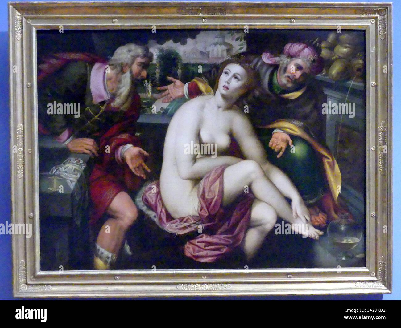 Questo dipinto, attribuito alla bottega di Frans Floris, raffigura la storia biblica di Susanna e degli anziani, catturando il momento drammatico in cui Susanna viene falsamente accusata. Foto Stock