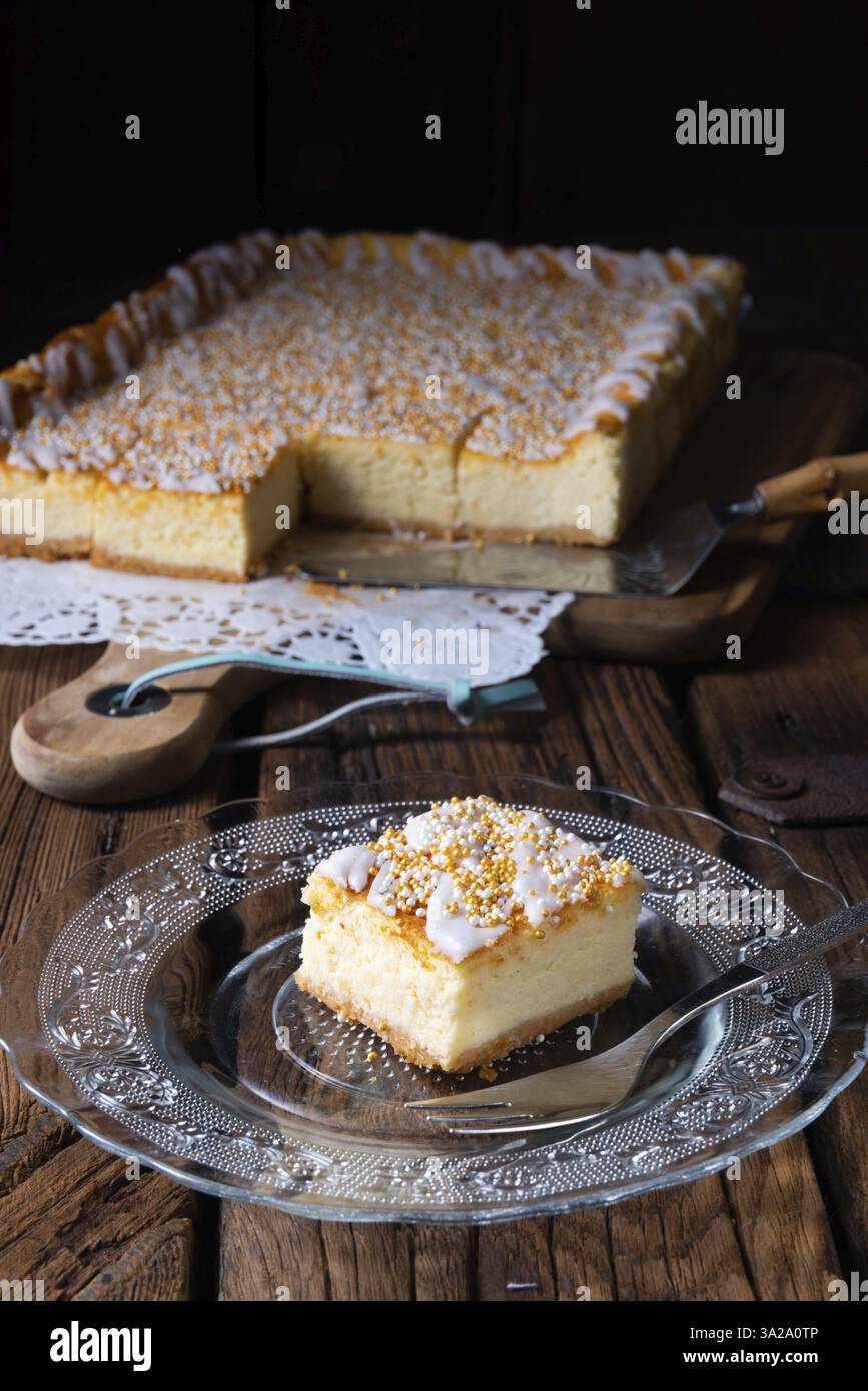 Succulenta cheesecake di stagno con briciole Foto Stock