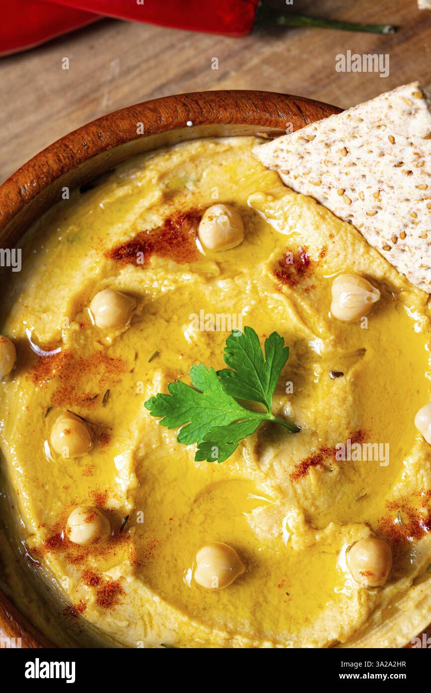 Deliziosa pasta di hummus con limone e peperoncino Foto Stock