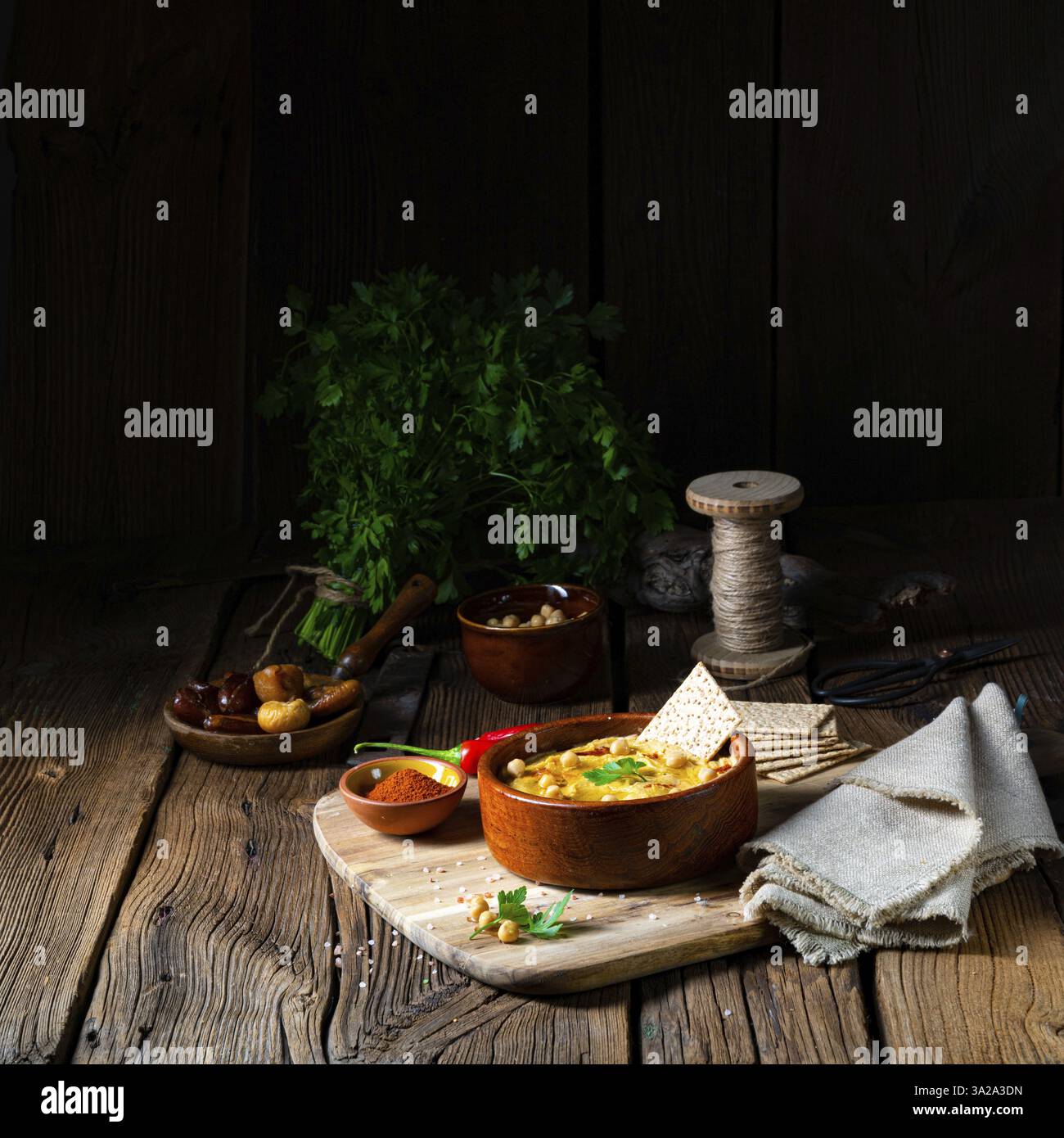 Deliziosa pasta di hummus con limone e peperoncino Foto Stock